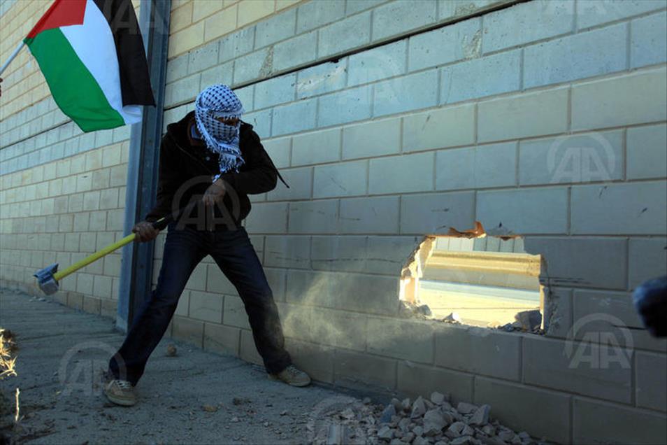 Palestinians make a hole in the Israeli West Bank barrier