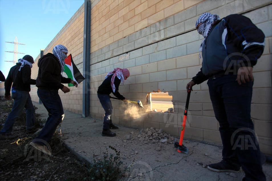 Palestinians make a hole in the Israeli West Bank barrier