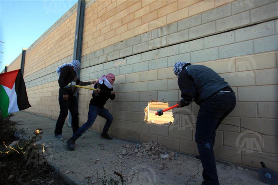 Palestinians make a hole in the Israeli West Bank barrier