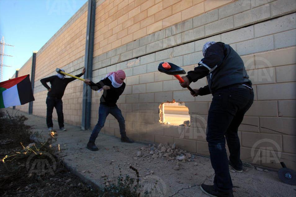 Palestinians make a hole in the Israeli West Bank barrier