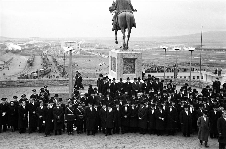 Ata'nın cenazesinin Etnografya Müzesi'ne yolculuğu...