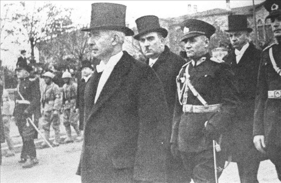 Ata'nın cenazesinin Etnografya Müzesi'ne yolculuğu...
