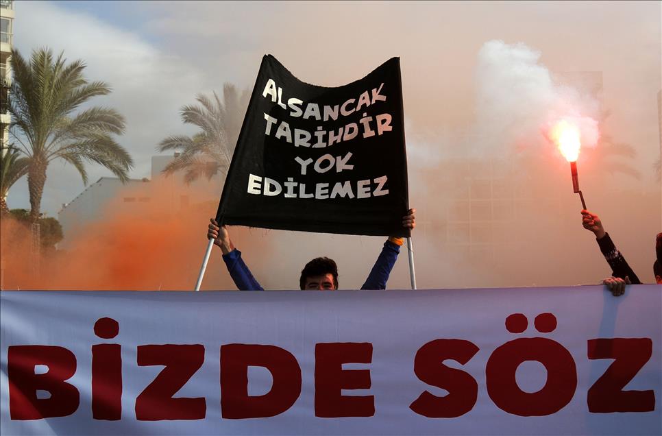 İzmir'de taraftardan ortak stat protestosu