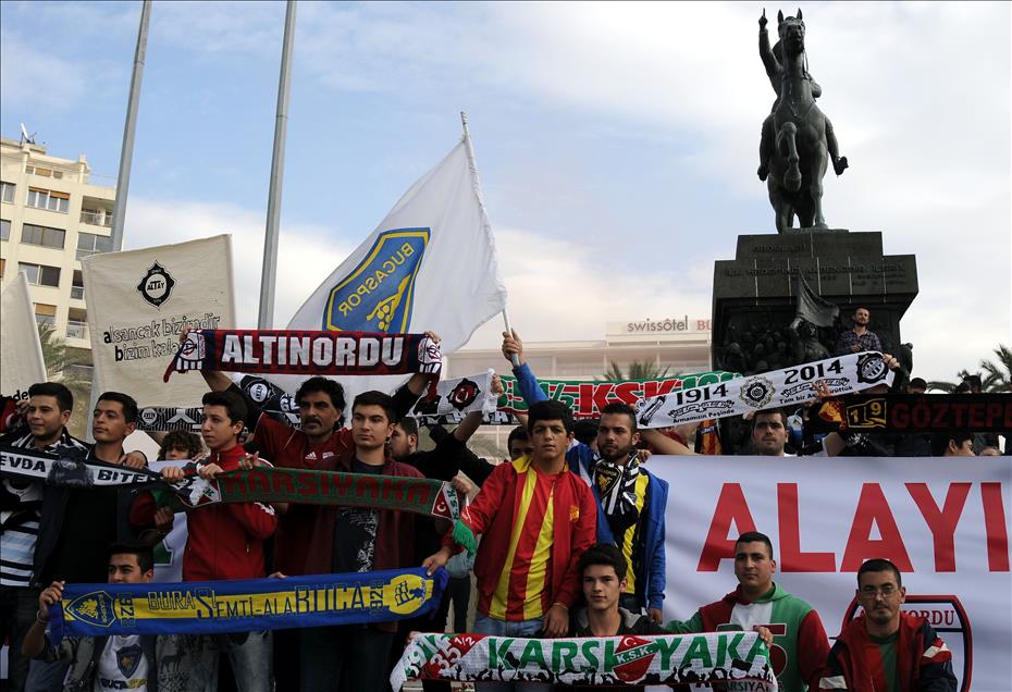 İzmir'de taraftardan ortak stat protestosu