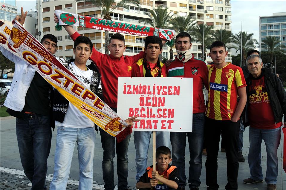 İzmir'de taraftardan ortak stat protestosu