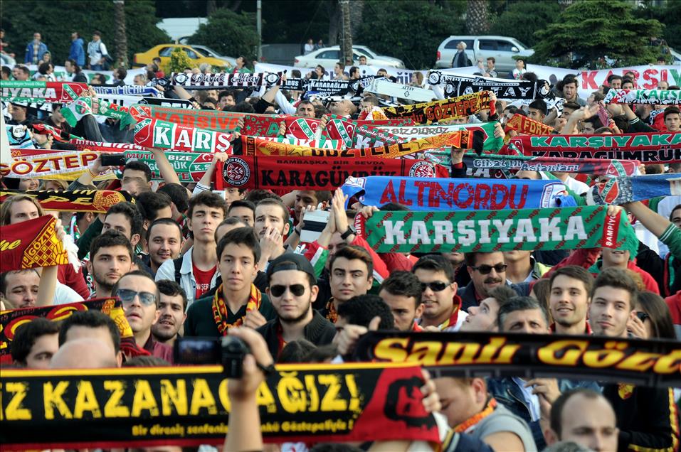İzmir'de taraftardan ortak stat protestosu