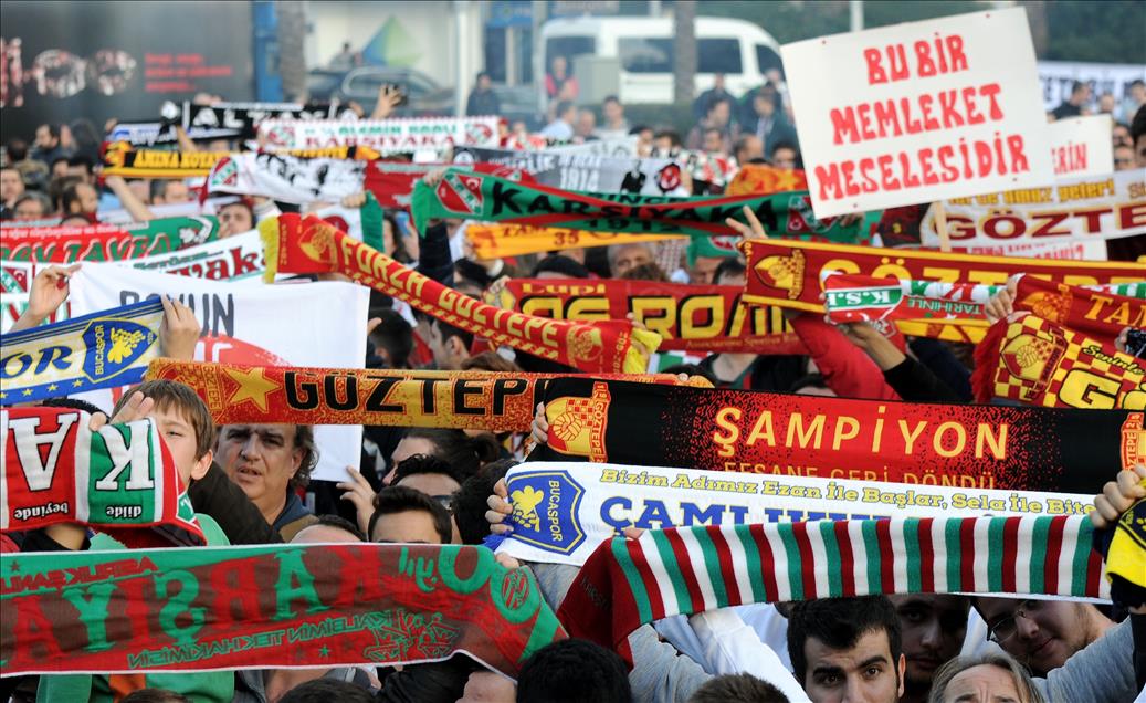 İzmir'de taraftardan ortak stat protestosu