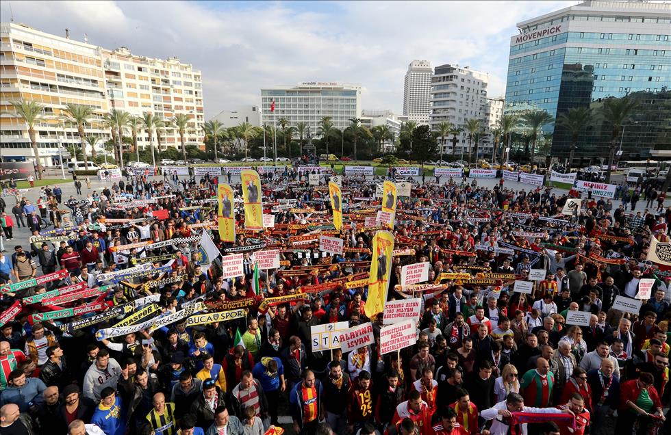 İzmir'de taraftardan ortak stat protestosu
