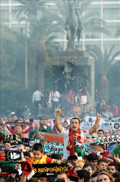 İzmir'de taraftardan ortak stat protestosu