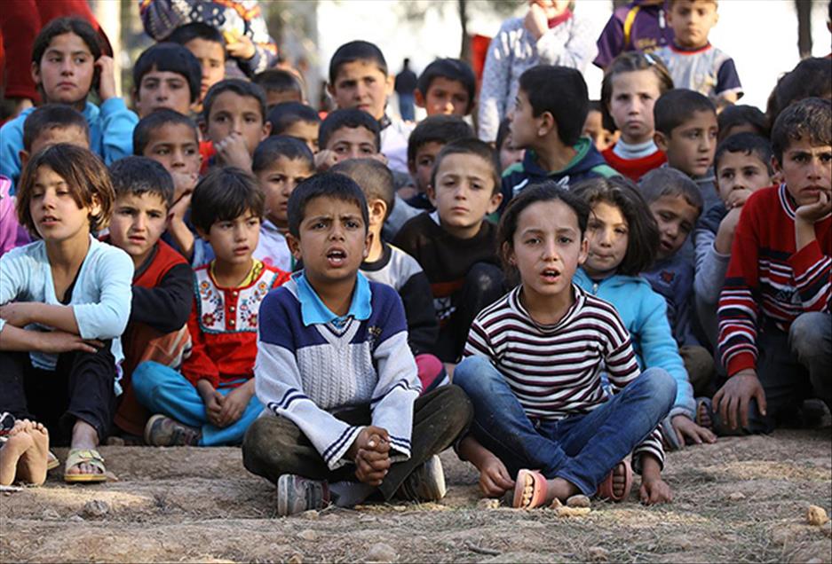 منداڵانی کۆبانێ گۆرانی خۆشەویستی بۆ لانەکانیان دەچڕن