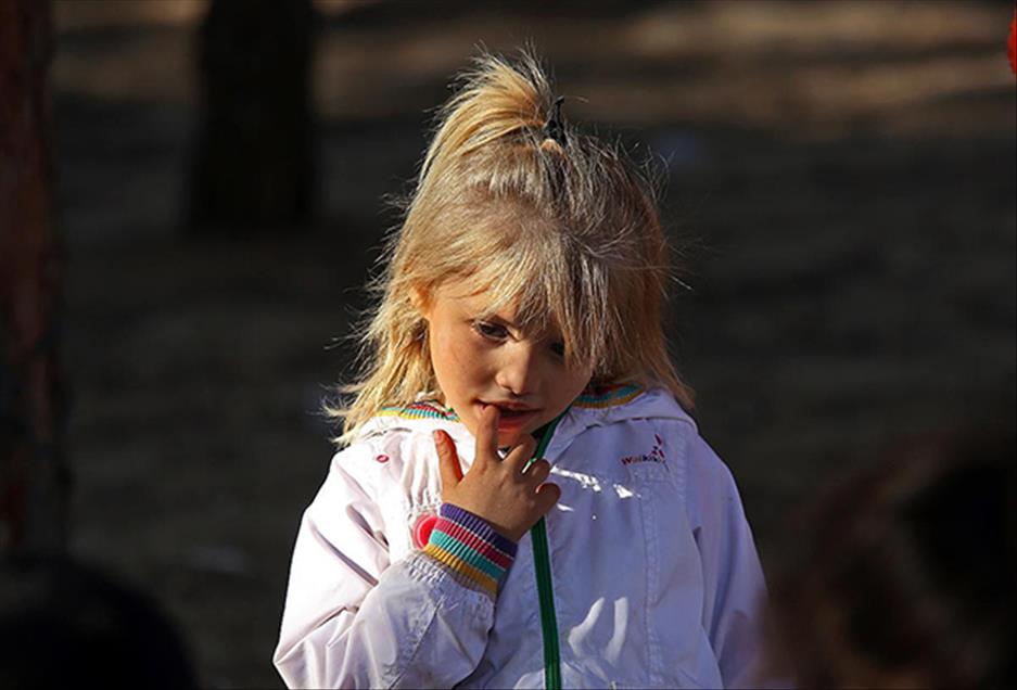 منداڵانی کۆبانێ گۆرانی خۆشەویستی بۆ لانەکانیان دەچڕن