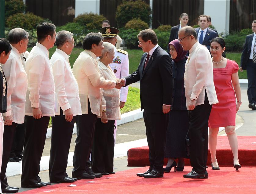 Başbakan Davutoğlu Filipinler'de