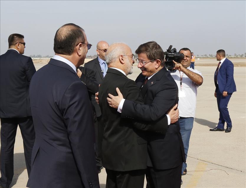 Başbakan Davutoğlu Irak'a geldi