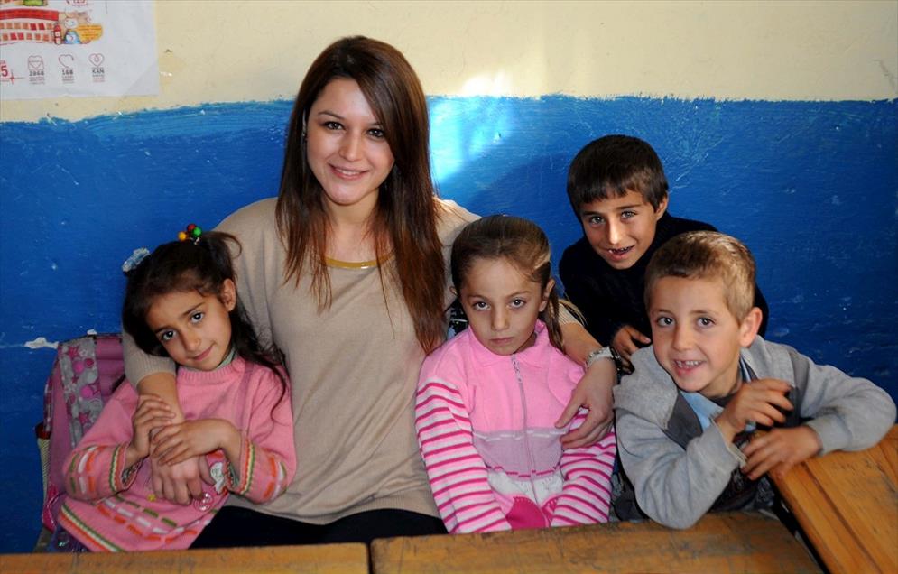 Odun kırıp, soba yakan "eğitim melekleri"