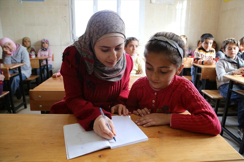 Suriyeli sığınmacı öğretmenler, eğitimin hizmetinde