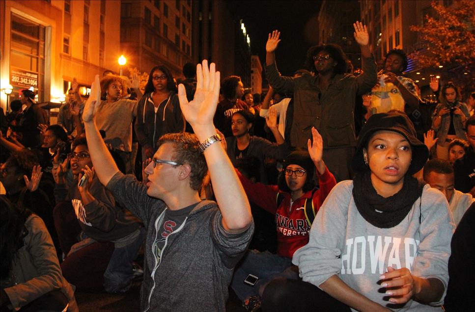 Ferguson'da jüri kararının ardından başlayan protestolar