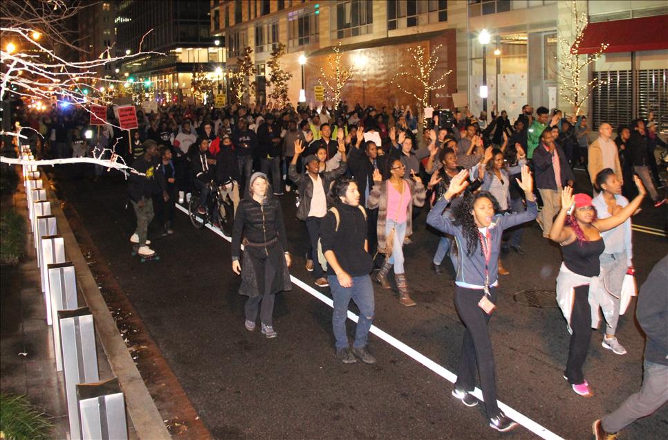 Ferguson'da jüri kararının ardından başlayan protestolar