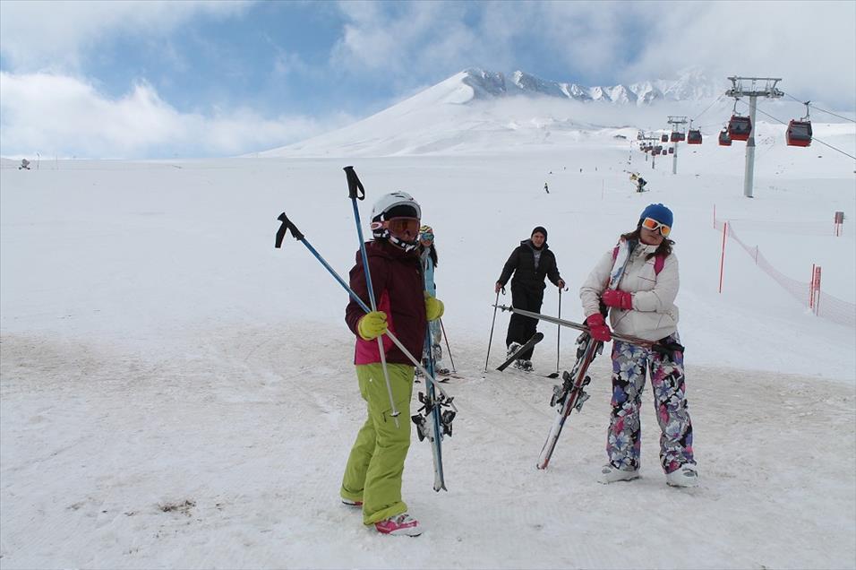Erciyes Dağı'nda 5 liraya kayak