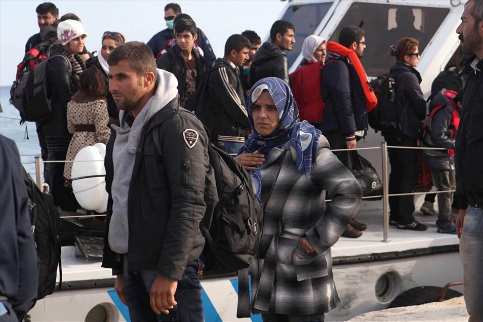 Girit'te 700 kaçak göçmeni taşıyan geminin arızalanması