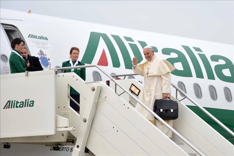 Papa Franciscus'un Türkiye yolculuğu başladı