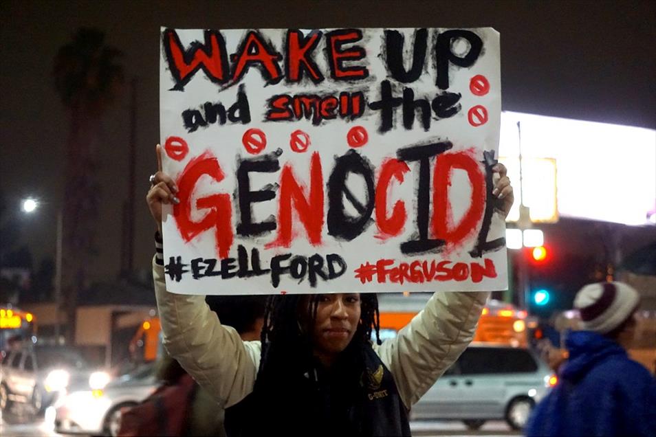 Eric Garner'ın ölümüne neden olan polise takipsizlik kararı Los Angeles'ta protesto edildi