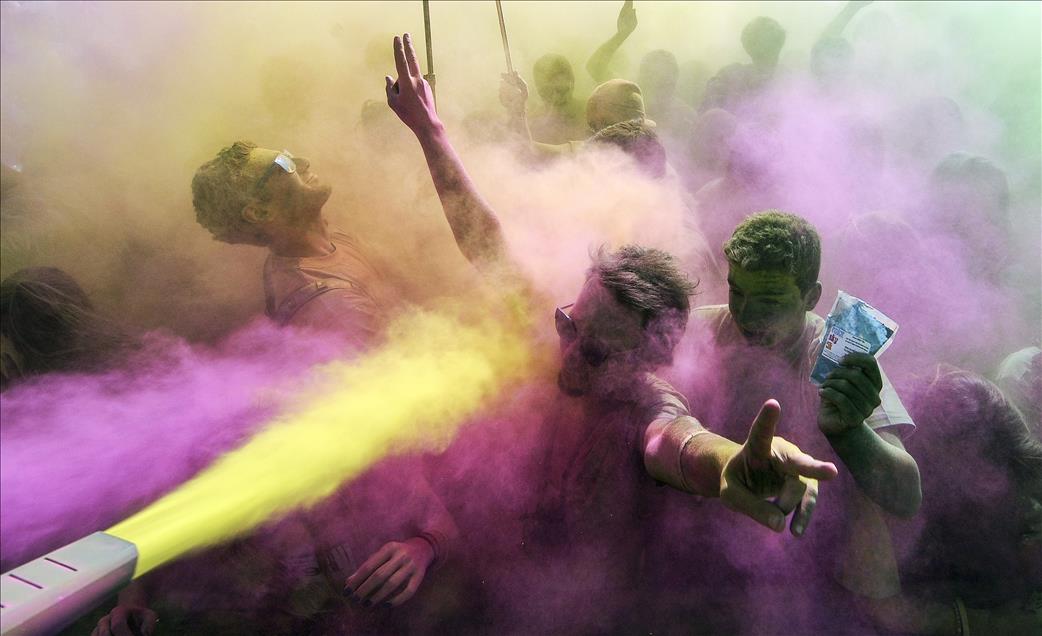 İzmir'de renkli koşu festivali