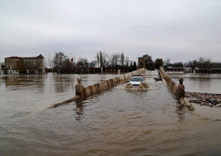 Edirne'deki nehirlerin debileri yeniden yükselişi devam ediyor