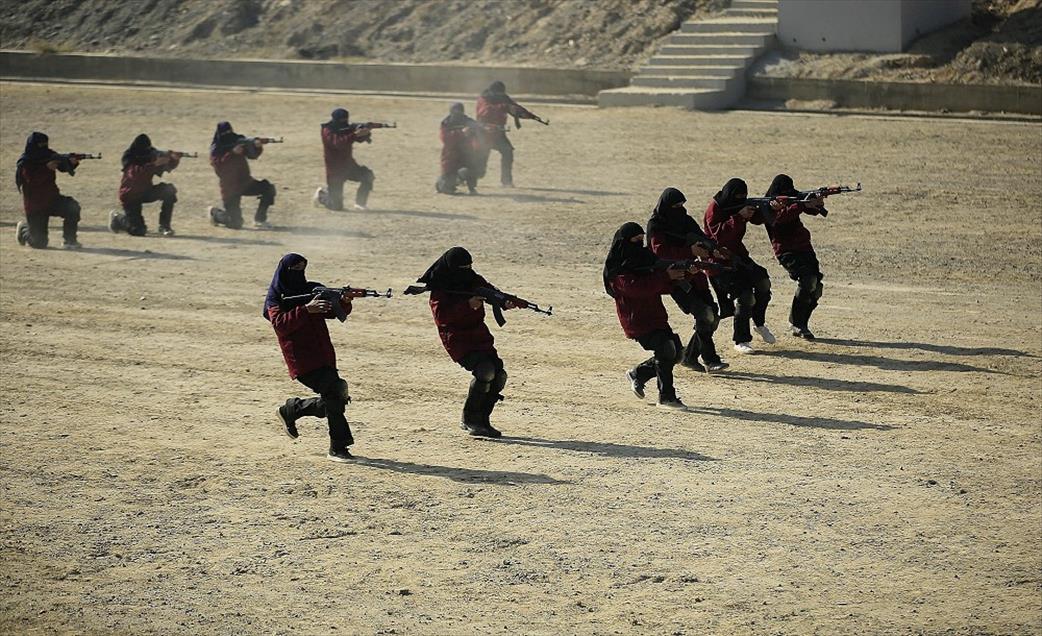 Pakistanlı kadın polis komandolar
