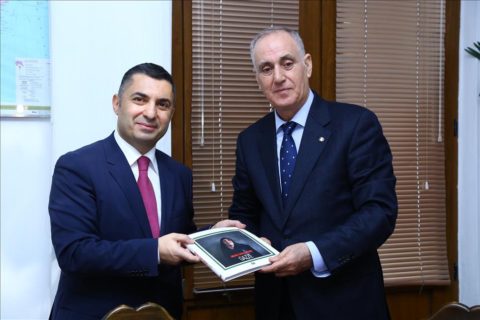 Şahin, AzerTac Genel Müdürü Aslanov'la görüştü