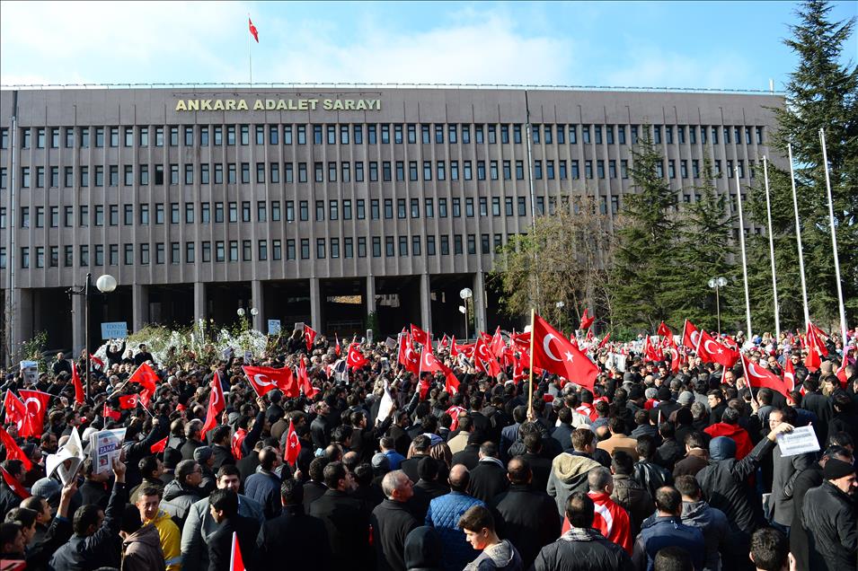Başkentte bir grup, Ankara Adliyesi önünde toplandı