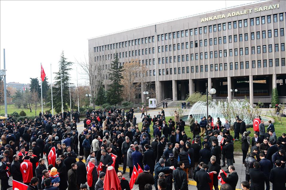 Başkentte bir grup, Ankara Adliyesi önünde toplandı