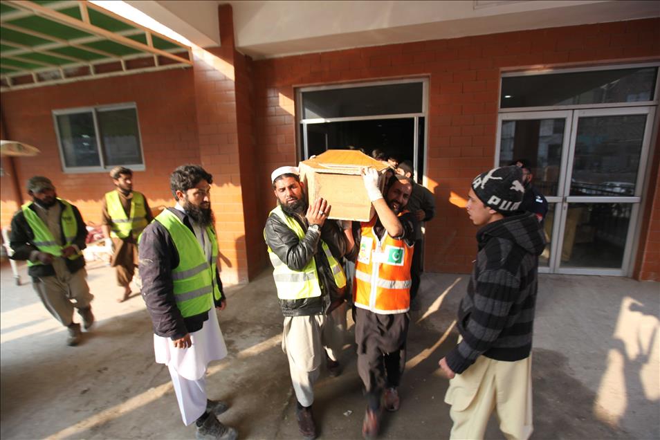 At least 100 killed in Pakistan school siege