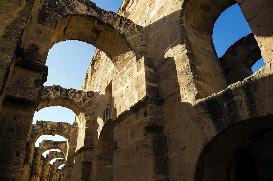 Tunus'taki Roma anıtı Amfitiyatro Colosseum'un ihtişamı