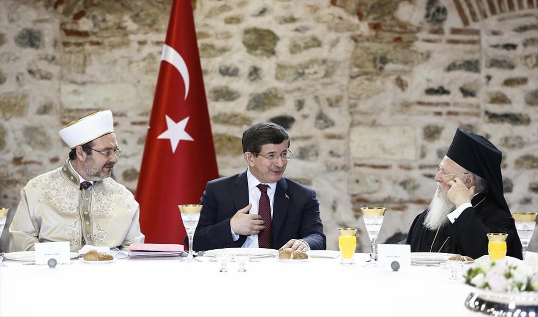Başbakan Davutoğlu gayrimüslim cemaat temsilcileriyle görüştü
