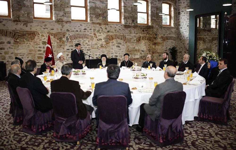 Başbakan Davutoğlu gayrimüslim cemaat temsilcileriyle görüştü