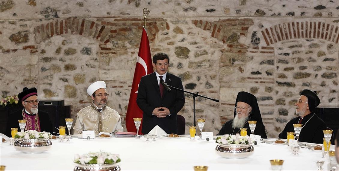 Başbakan Davutoğlu gayrimüslim cemaat temsilcileriyle görüştü