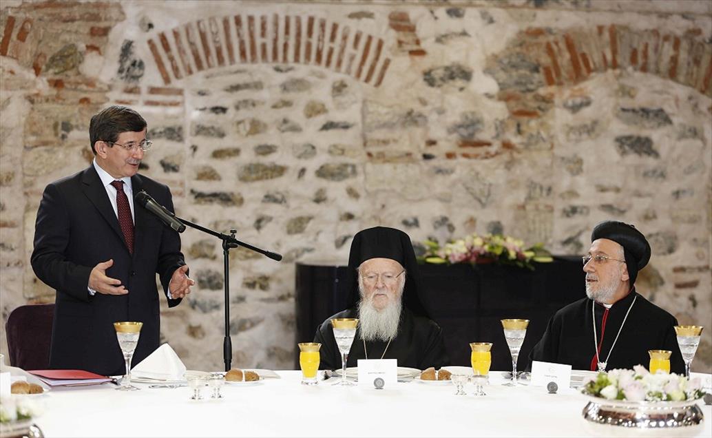 Başbakan Davutoğlu gayrimüslüm cemaat temsilcileriyle görüştü