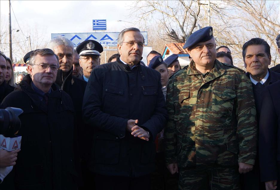 Yunanistan Başbakanı Samaras, yeni yıl tebriği için tampon bölgeye geldi