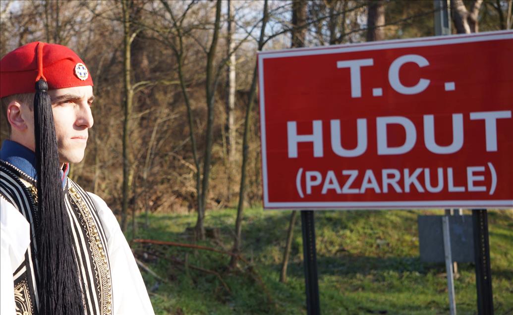 Yunanistan Başbakanı Samaras, yeni yıl tebriği için tampon bölgeye geldi