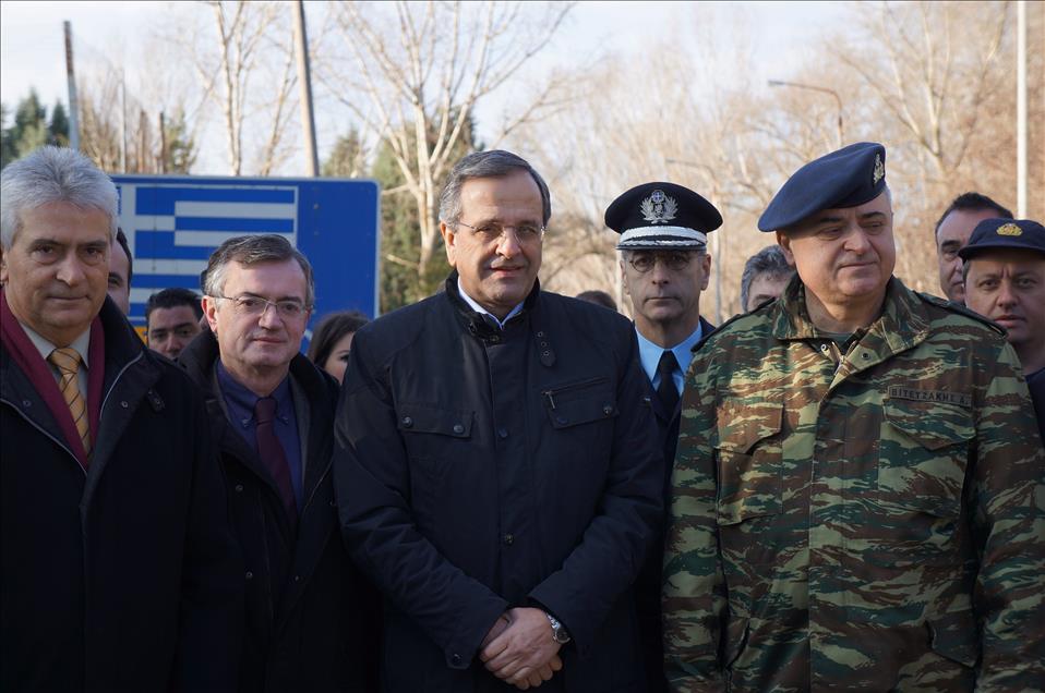 Yunanistan Başbakanı Samaras, yeni yıl tebriği için tampon bölgeye geldi