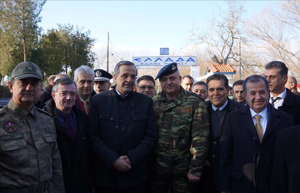 Yunanistan Başbakanı Samaras, yeni yıl tebriği için tampon bölgeye geldi