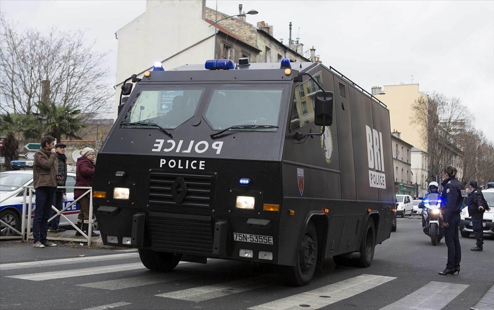Fransa'da polise silahlı saldırı