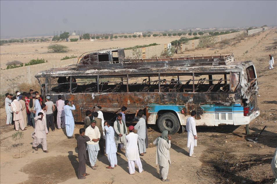 Pakistan'da otobüsle tanker çarpıştı: 57 ölü