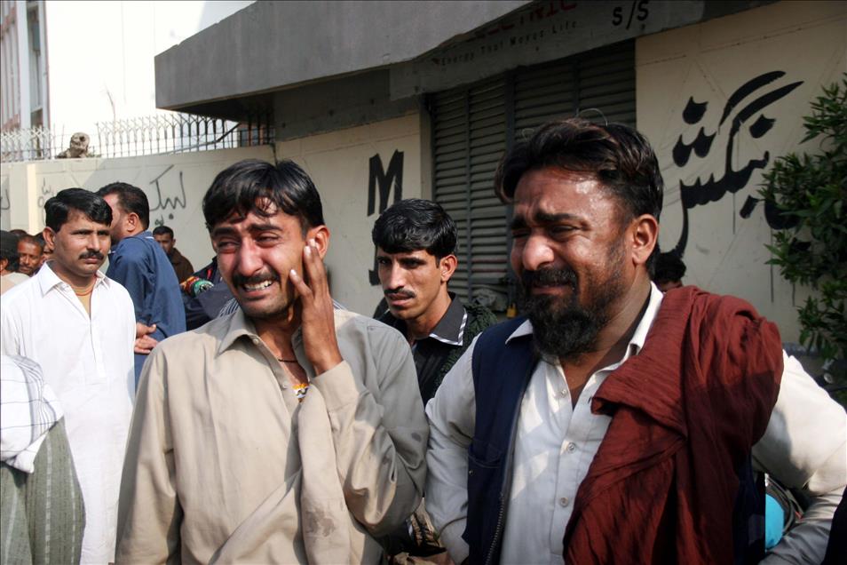 Pakistan'da otobüsle tanker çarpıştı: 57 ölü