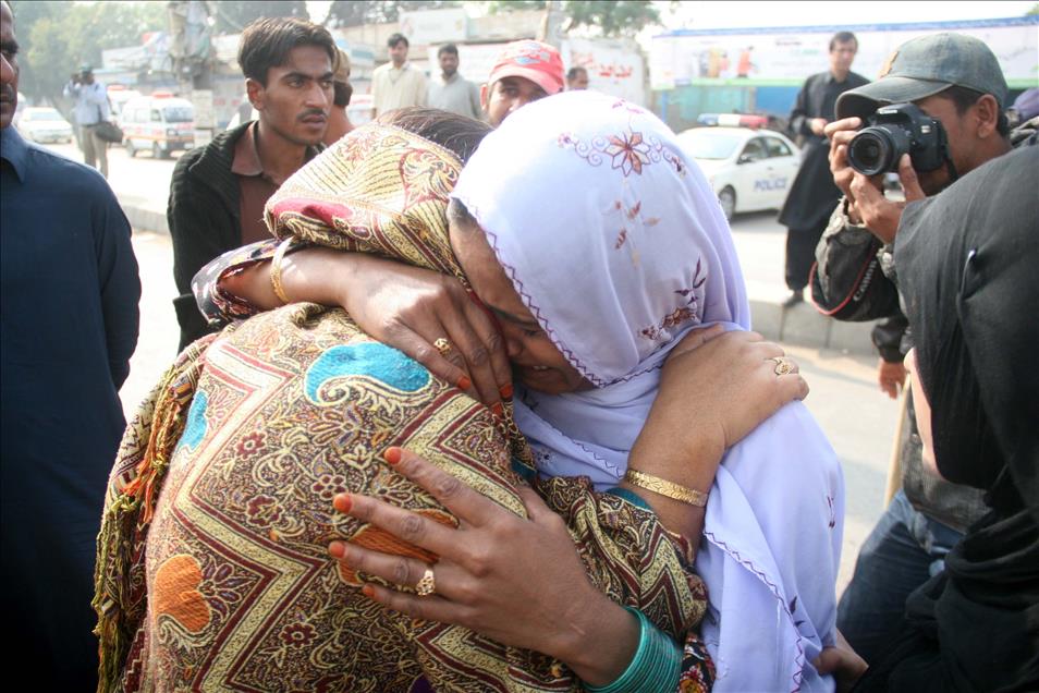 Pakistan'da otobüsle tanker çarpıştı: 57 ölü