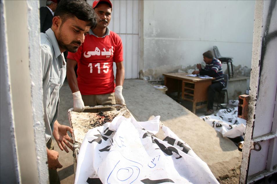 Pakistan'da otobüsle tanker çarpıştı: 57 ölü