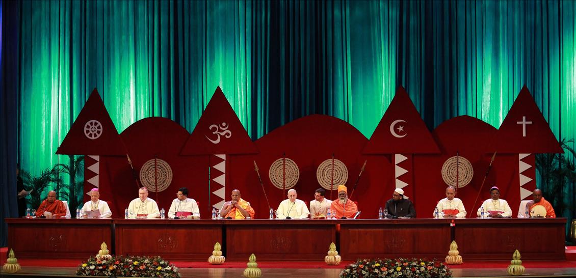 Pope Francis meets religious leaders in Sri Lanka