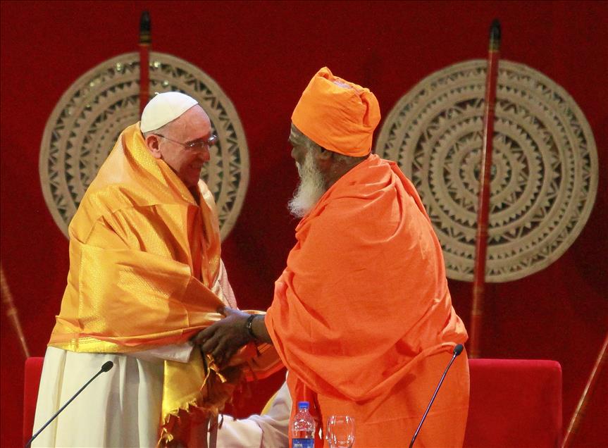 Pope Francis meets religious leaders in Sri Lanka