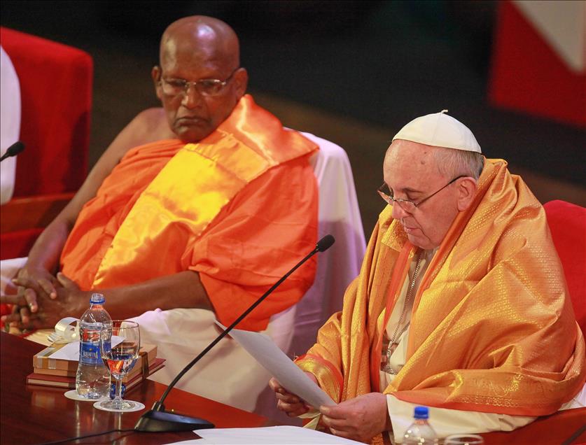 Pope Francis meets religious leaders in Sri Lanka