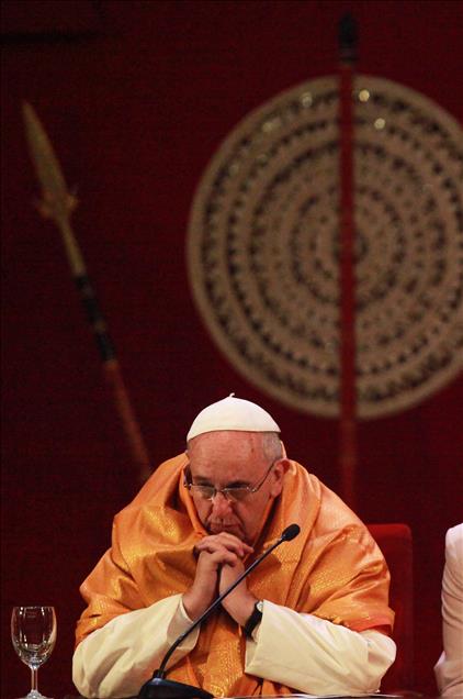 Pope Francis meets religious leaders in Sri Lanka